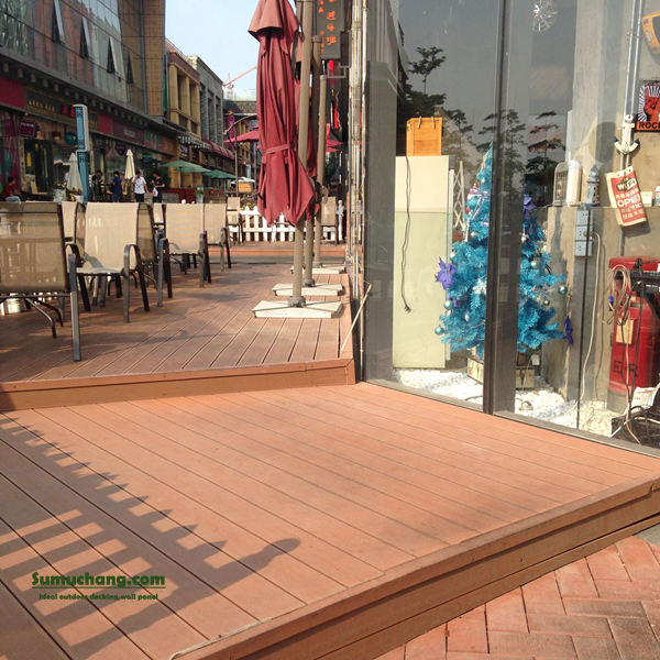 Understanding Decking Composite Cost for Outdoor Construction Planning