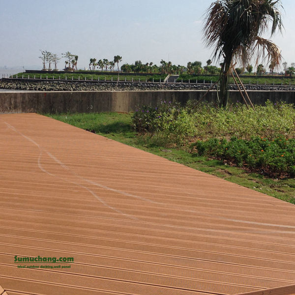 Moderne graue zusammengesetzte Decking-Ideen für elegante Outdoor-Wohnräume