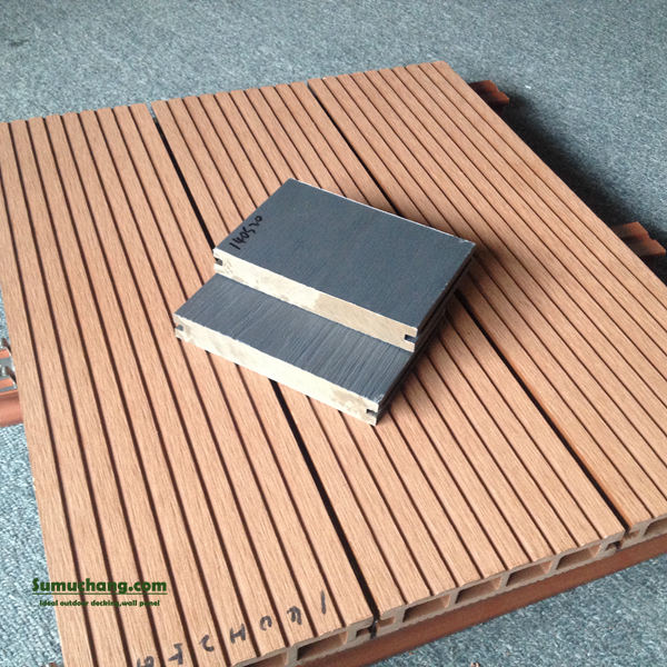 How does recycled wood decking support sustainable outdoor projects